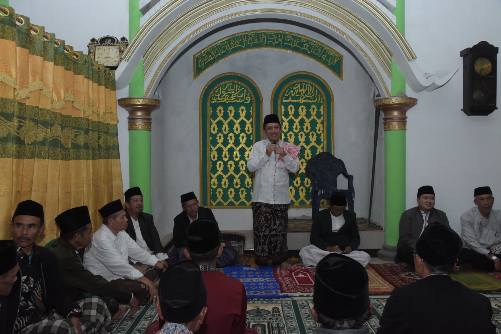 Bupati Wonosobo saat melakukan safari tarling di Masjid An Nur Istiqomah Kuncen, Desa Batursari Kecamatan Sapuran.