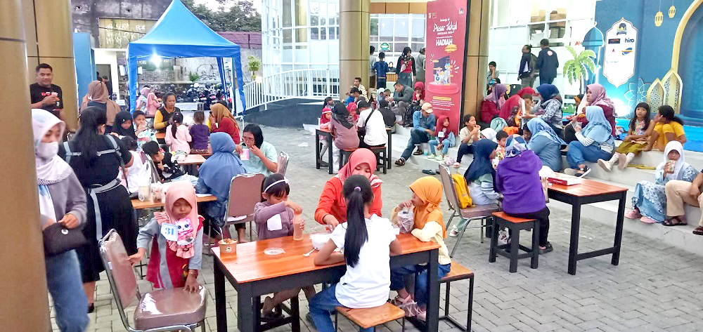 Keramaian Pasar Takjil Magelang (PTM) yang berlokasi di halaman IKM Center Kota Magelang, Sabtu (16/3/2024).