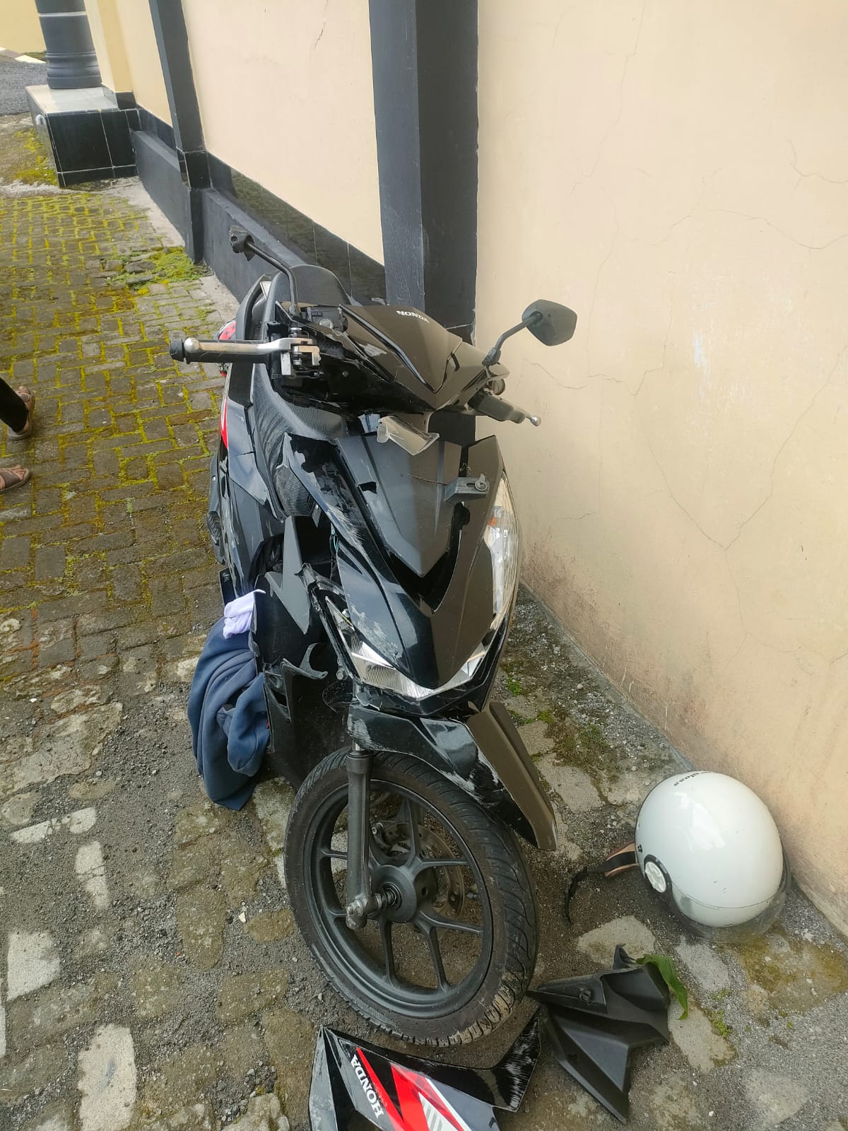 Salah satu motor yang dikendarai korban diamankan di Polsek Kretek.
