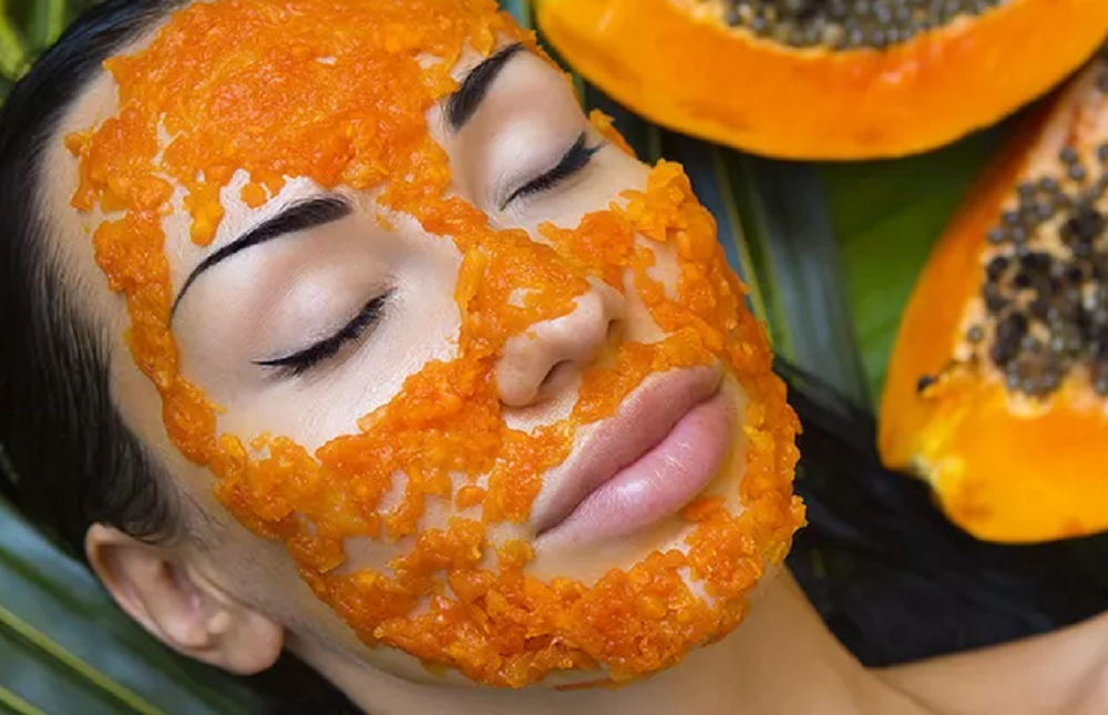 Mencampurkan pepaya dengan lemon dan madu serta menjadikannya sebagai masker dapat mencegah keriput halus yang muncul.