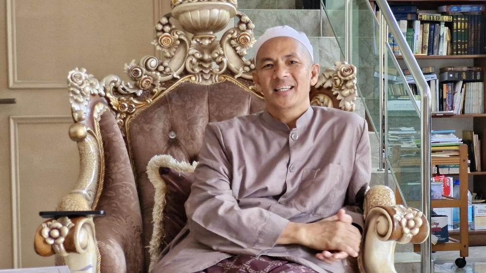 Mahdi atau Kwee Giok Yong, pemilik Masjid Al-Mahdi Kota Magelang dijumpai di rumahnya, yang berada di sebelah masjidnya.