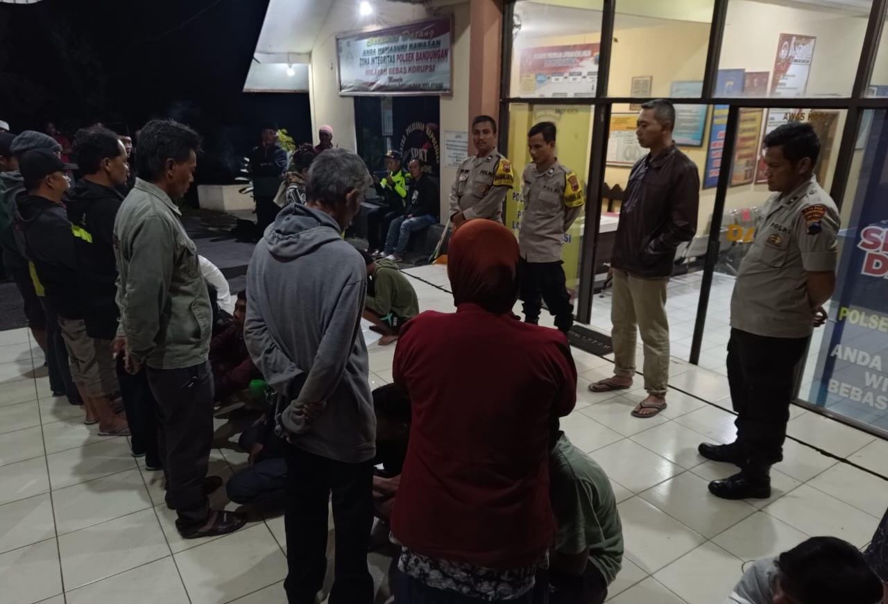 Polres Semarang saat memanggil orang tua remaja yang terlibat perang sarung di Mapolsek Bandungan, Kabupaten Semarang.