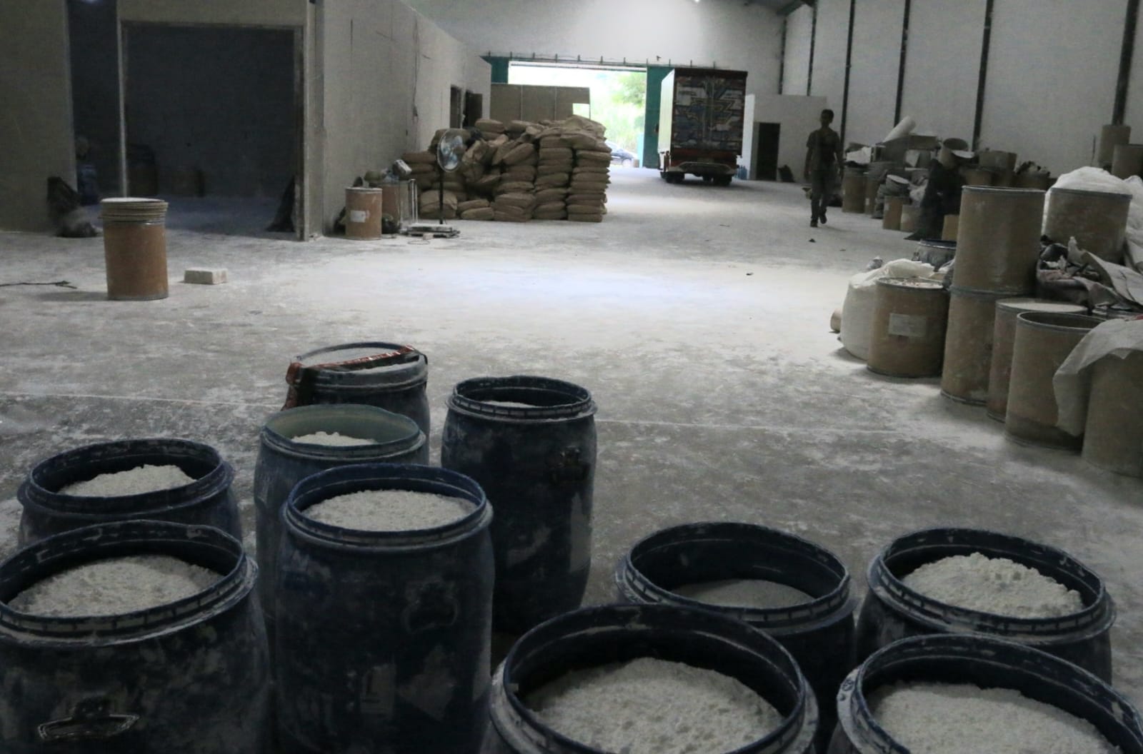 Gudang tempat produksi pil koplo di Kawasan Industri Candi Ngaliyan, Kota Semarang  yang digerebek petugas BPOM Semarang, BAIS dan BIN.