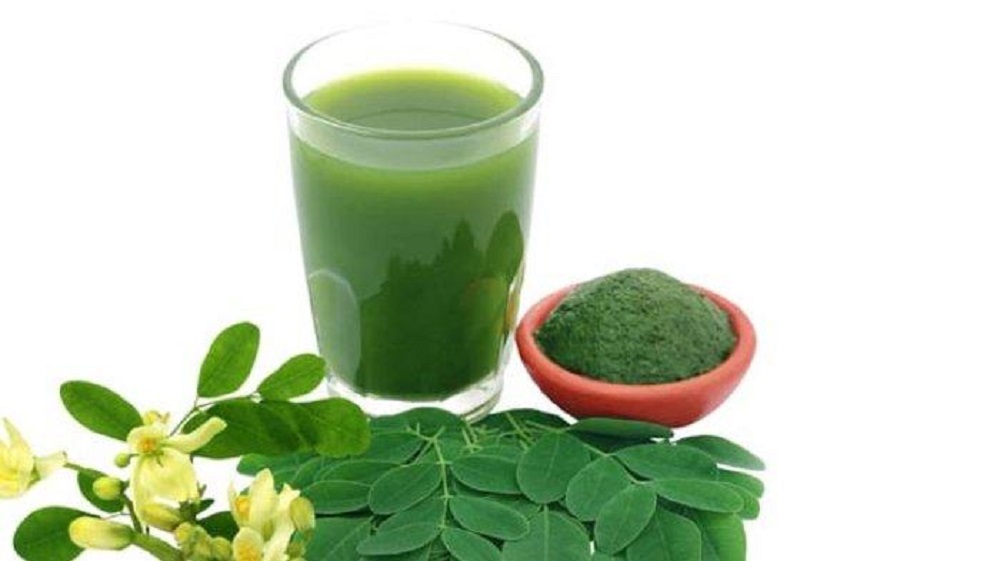 Sejak dahulu daun kelor  sudah digunakan baik untuk pengobatan tradisional, jamu maupun dalam ritual yang berbau mistis.