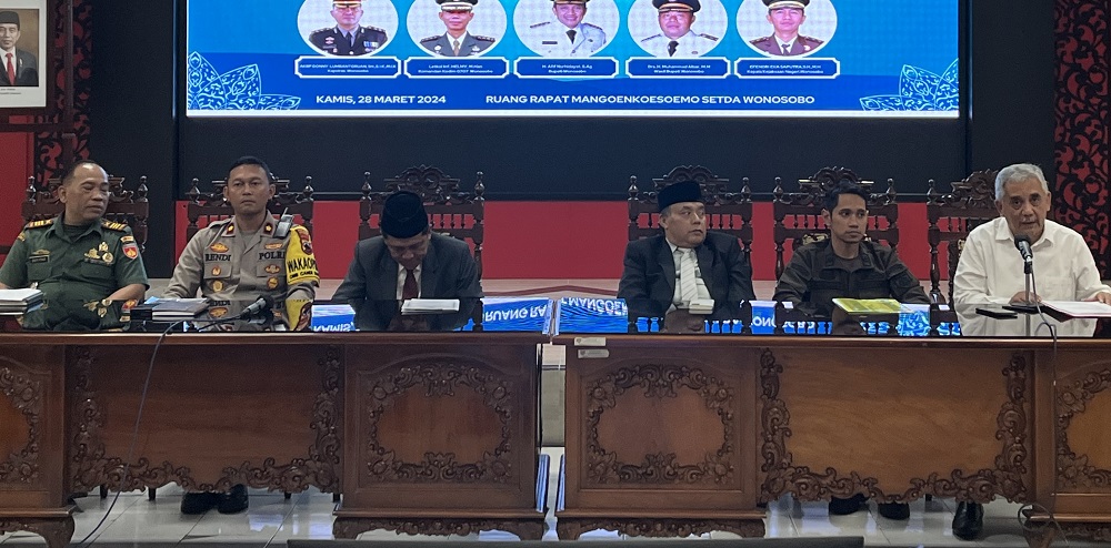 Rapat lintas sektoral menjelang Hari Raya Idul Fitri yang dihadiri Forkompimda Kabupaten Wonsoobo dan instansi terkait lain, Kamis (28/3/2024).