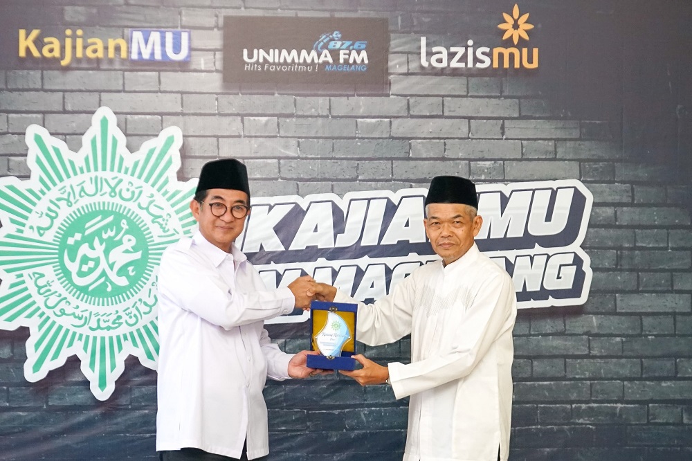 Pj Bupati Magelang Sepyo Achanto (kiri) saat bersilaturahmi dengan Ketua Pimpinan Daerah Muhammadiyah (PDM) Kabupaten Magelang Muhammad Nasiruddin dan jajarannya.