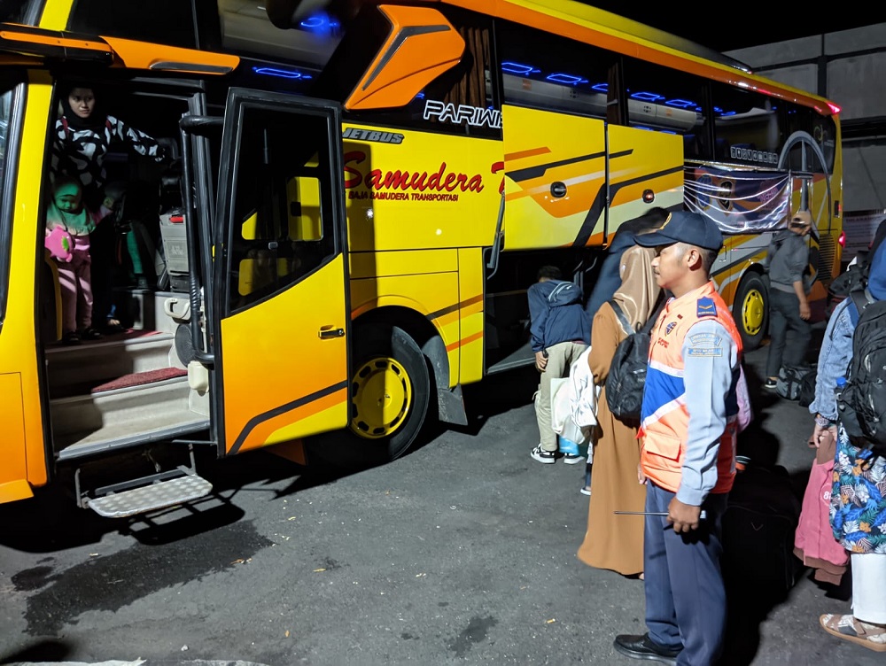 Kedatangan para pemudik gratis di Terminal Tipe A Tidar Magelang, Sabtu (6/4/2024) malam.