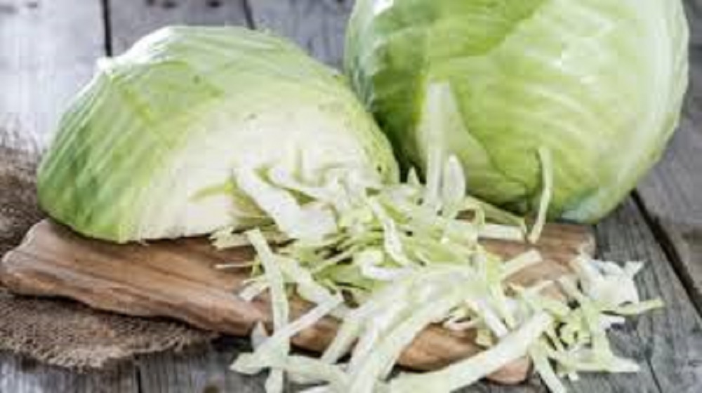 Kubis mengandung banyak nutrisi, terutama vitamin C, vitamin K, serat, dan senyawa antioksidan, sehingga sangat baik untuk kesehatan tubuh.