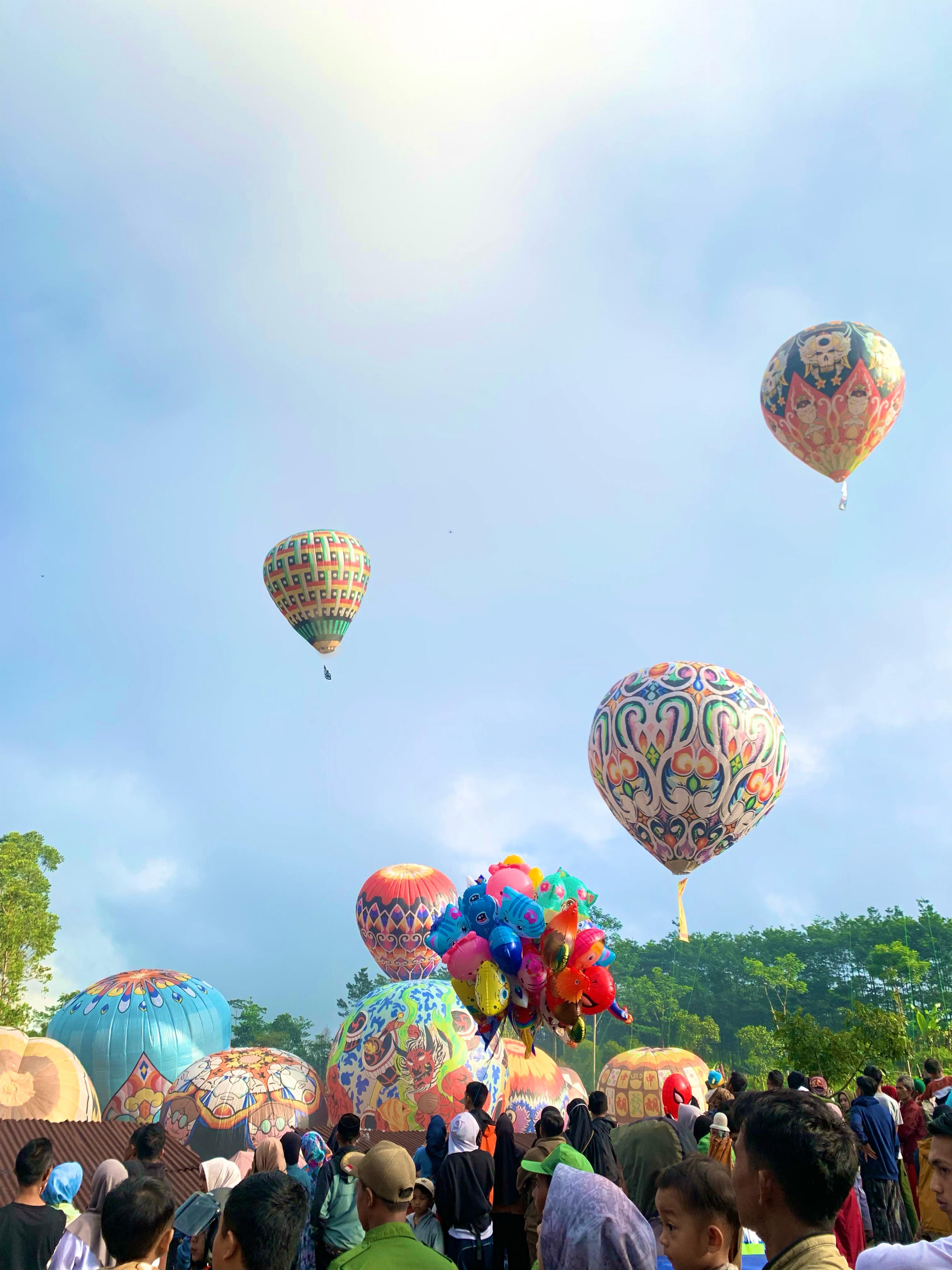 Penerbangan balon di Kelurahan Mudal Kecamatan Mojotengah, Wonosobo, Rabu (17/4/2024).