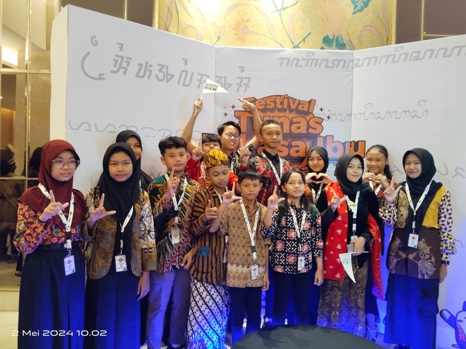 iswa juara I Festival Tunas Bahasa Ibu (FTBI) Tingkat Provinsi Jawa Tengah berangkat ke Jakarta untuk mengikuti FTBI Nasional (FTBIN) di Hotel Sultan, Jakarta, Rabu (1/5/2024).