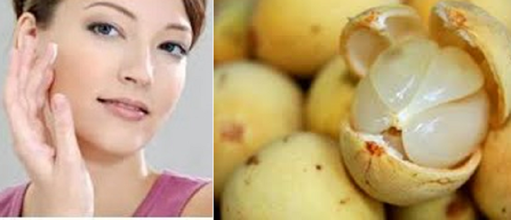 Buah duku kaya akan nutrisi yang bermanfaat bagi kulit wajah dan kecantikan, seperti vitamin A, vitamin E, dan mineral
