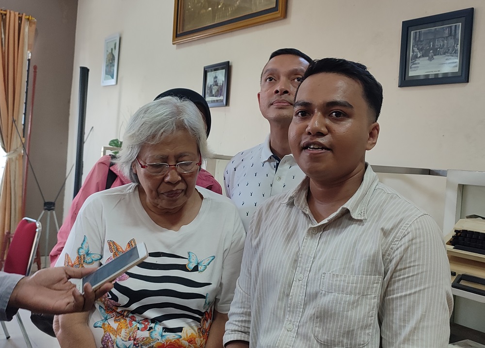 Keluarga tersangka didampingi kuasa hukum dari kantor Broto Hastono mengharapkan tersangka Ethanya Widyatmiko mendapat keadilan, Senin (13/5/2024).