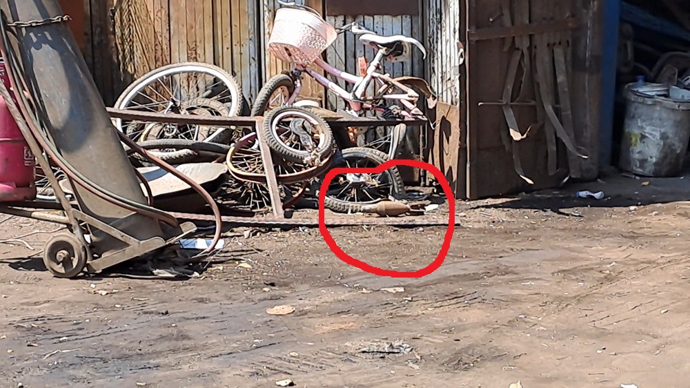 Penemuan mortir di depan gudang rongsok di Dusun Nglawisan, Tamanagung, Muntilan, Kabupaten Magelang, Selasa (14/5/2024).