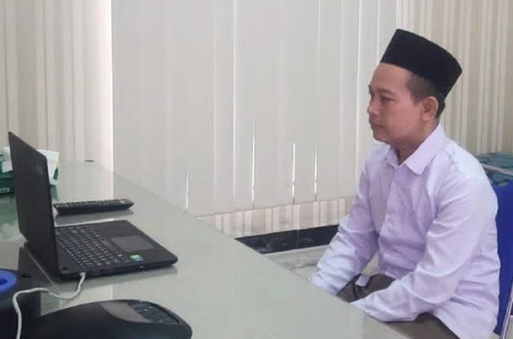 Kades Gebang, Kecamatan Gemuh, Kabupaten Kendal, Nur Kholis saat mengikuti sidang pembacaan vonis oleh Majelis Hakim Pengadilan Tipikor Semarang via online.