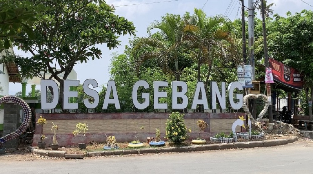 Kepala Desa Gebang, Kecamatan Gemuh, Kabupaten Kendal, Nur Kholis, harus mendekam di sel penjara selama satu tahun.