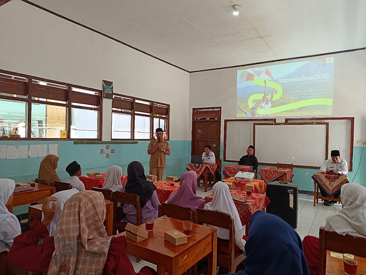 Aksi Kepil Mengajar (Kejar) program Kecamatan Kepil Wonosobo untuk menurunkan angka anak tidak sekolah (ATS).