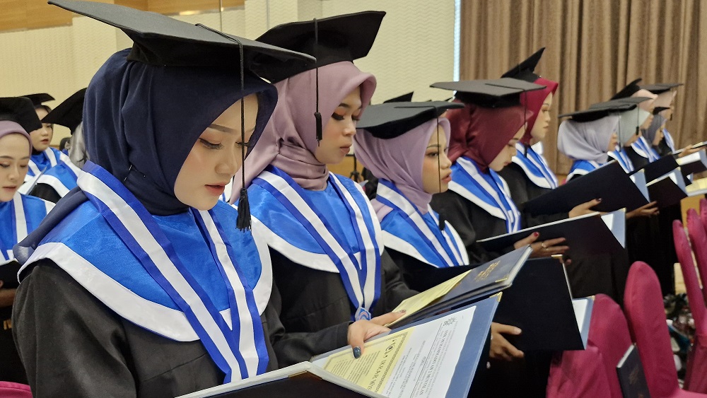 Para siswa SMK Muhammadiyah 2 Muntilan dinyatakan lulus 100 persen. Mereka mengikuti wisuda purna siswa di Hotel Atria Magelang, Senin (20/5/2024).