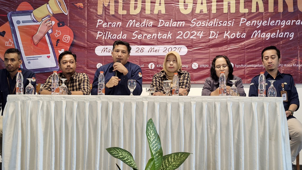 KPU Kota Magelang mengumumkan beberapa tahapan pemilu kepada awak media di acara media gathering di Trio Front One Resort Magelang, Selasa (28/5/2024).