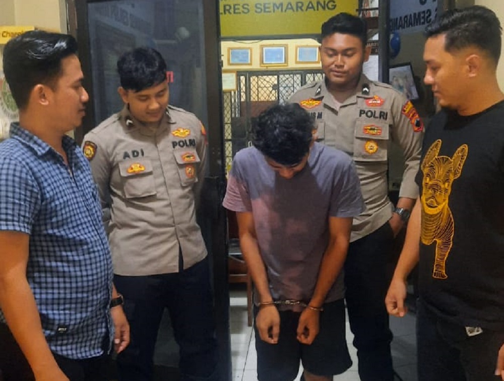 Tersangka SK asal Brebes yang diamankan petugas Unit Reskrim Polsek Ungaran Barat dan Polres Semarang setelah membobol konter HP di Ungaran Timur, Kabupaten Semarang