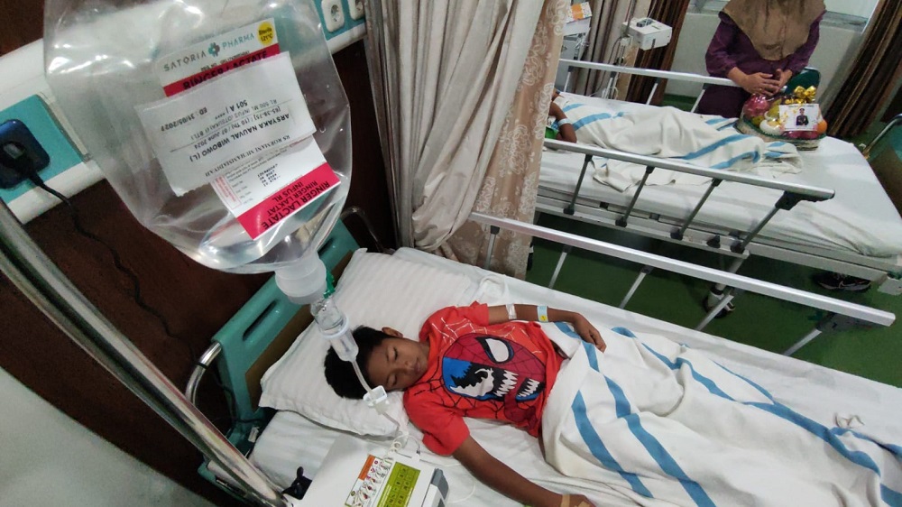 Salah seorang warga yang masih dirawat di RS Roemani setelah diduga keracunan makanan sajian dalam arisan PKK di Kelurahan Jomblang, Kecamatan Candisari, Kota Semarang.