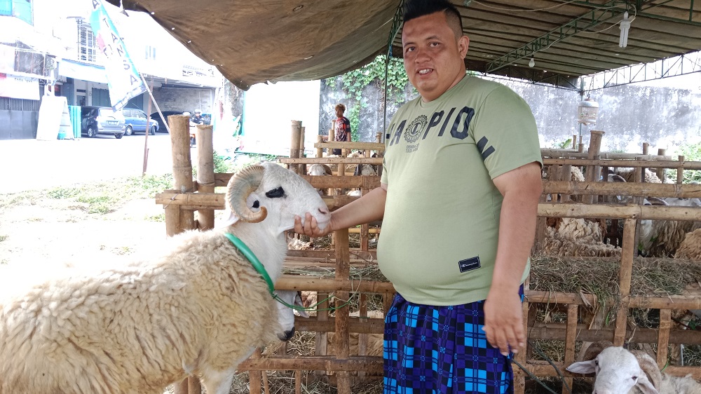 Pedagang hewan kurban di Kota Magelang mengeluhkan penurunan penjualan.