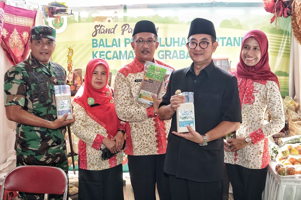 Pj Bupati Magelang Sepyo Achanto saat launching Gerakan Kabupaten Magelang Menuju Go Organik di Pendopo Lapangan drh Soepardi Kota Mungkid, Kamis (20/6/2024).