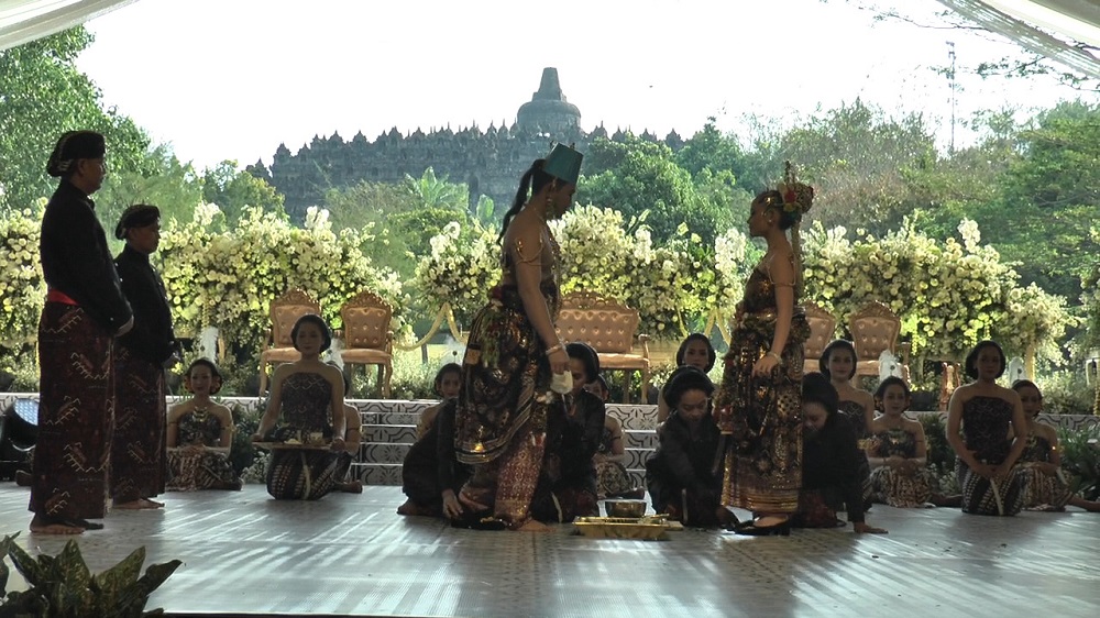 Pesta pernikahan Shah Sema Amukti dan Najla Adjani Mahendra di Taman Lumbini Kompleks Candi Borobudur, Magelang, Kamis (20/6/2024).