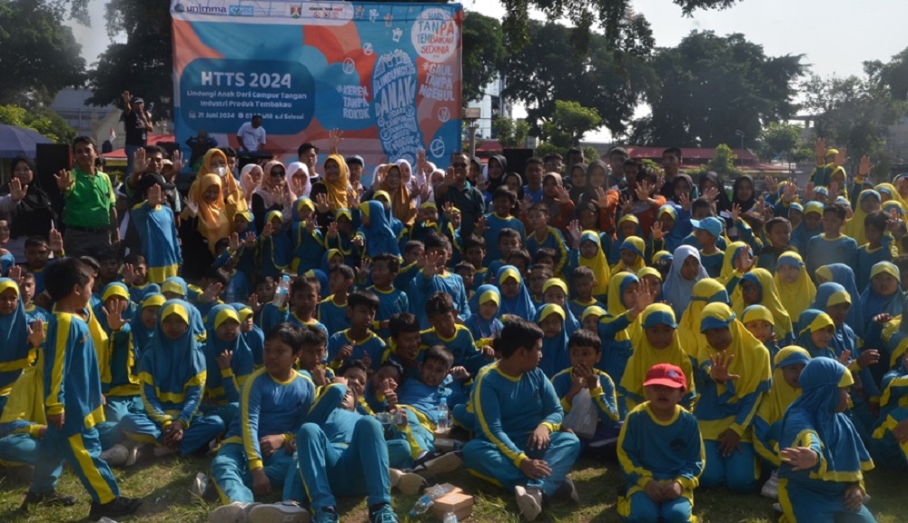 MTCC Unimma menggelar sosialisasi hidup sehat dan bahaya merokok bagi pelajar di Alun-alun Kota Magelang, Jumat (21/6/2024).