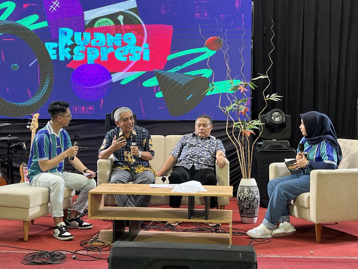 Wabup Wonosobo Muhammad Albar (dua dari kanan) dan Sekda One Andang Wardoyo (dua dari kiri) dalam talkshow yang diadakan Diskominfo Kabupaten Wonosobo, Jumat (21/6/2024).