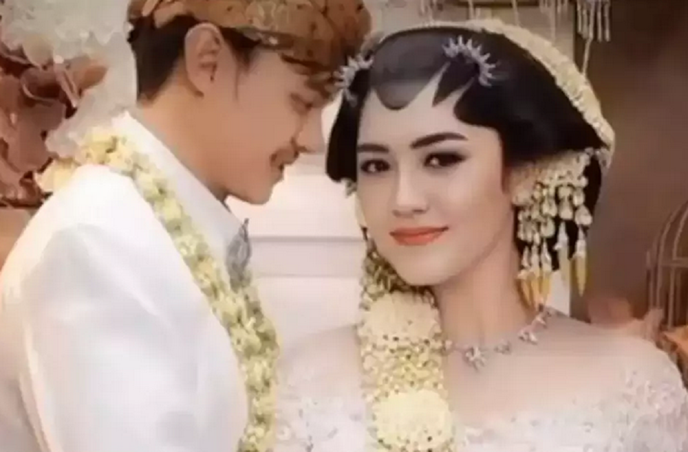 Foto Pernikahan Happy Asmara dan Gilga Sahid di Gedung Trending#1,  Jalan Totok Kerot, Desa Sumberjo, Kecamatan Kandat, Kabupaten Kediri, Jawa Timur.