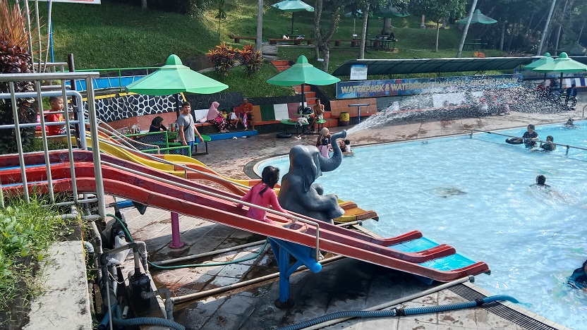 TKL Ecopark ramai pengunjung di akhir pekan ini.