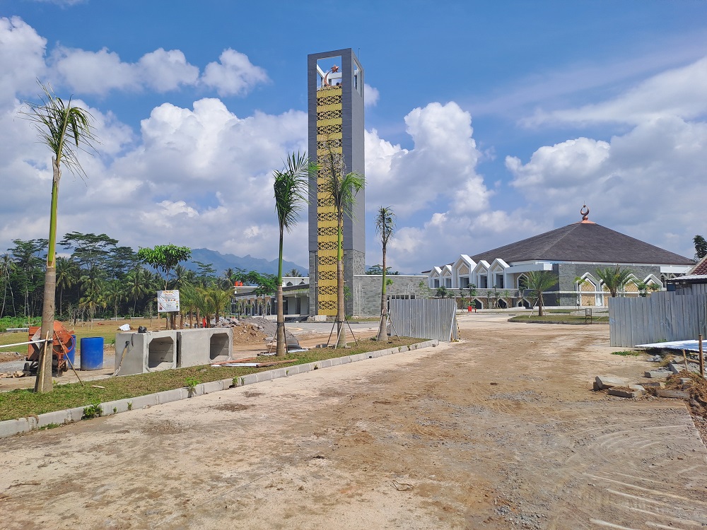 Bangunan Masjid Agung Jawa Tengah (MAJT) di Jalan Soekarno-Hatta, Sawitan, Mungkid, Kabupaten Magelang, Minggu (30/6/2024).