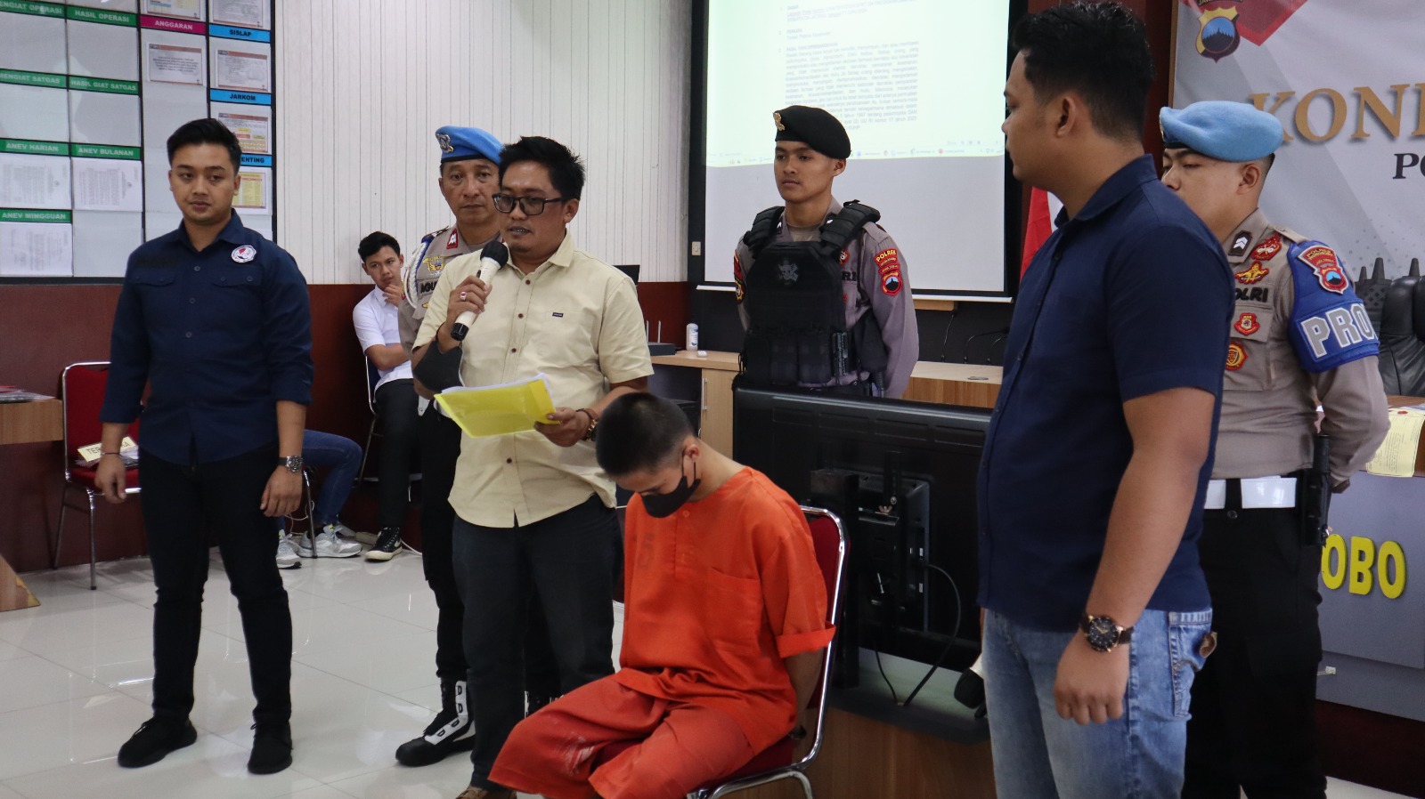 Satresnarkoba Polres Wonsobo menangkap pecandu obat terlarang yang berstatus mahasiswa.
