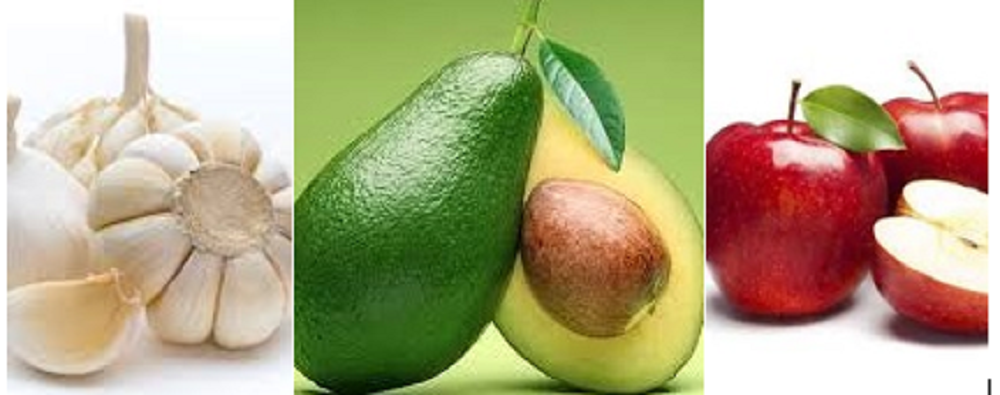 Selain pengobatan medis, penderita kolesterol dapat meredakan gejalanya dengan melalui obat kolesterol alami. Di antaranya mengonsumsi  apel, alpukat dan bawang putih.