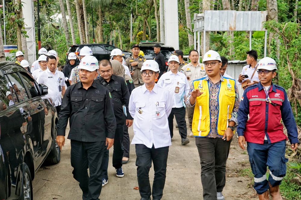 Pj Bupati Magelang Sepyo Achanto bersama Forkompimda saat meninjau progres pembangunan Tempat Pengolahan Sampah Terpadu (TPST) Pasuruhan.