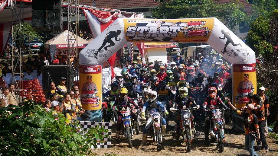 Ratusan peserta mengikuti Trabas Kamtibmas di Objek Wisata Rujak Asem, Kecamatan Bejen, Kabupaten Temanggung, Minggu (14/7/2024).
