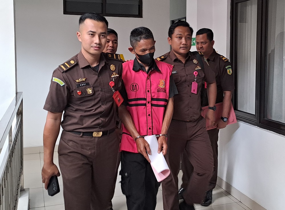 Kades Girimulyo periode 2026-2022 DA resmi menjadi tersangka dana desa dan ditahan Kejari Kabupaten Magelang, Selasa (17/7/2024). Tersangka merugikan negara hingga Rp 446,106 juta