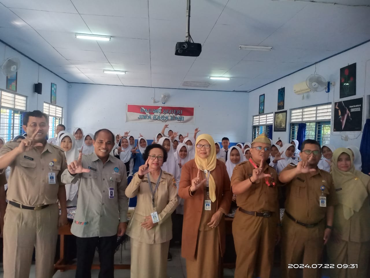 Bengkel kreatif bahasa daerah menulis geguritan diadakan di  SMPN 2 Pemalang selama dua hari 22-23  Juli 2024.