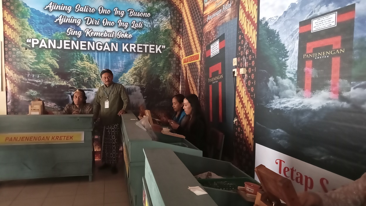 Rumah produksi Panjenengan Kretek di Desa Gondowangi, Sawangan Kabupaten Magelang.