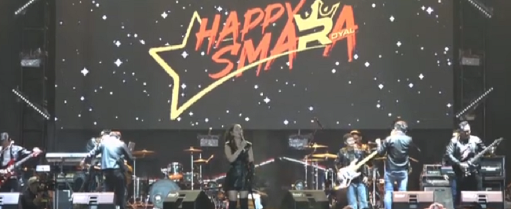 Penyanyi Jawa Koplo Happy Asmara tampil memukau di Alun-Alun Kabupaten Wonosobo, Sabtu (27/7/2024) malam.