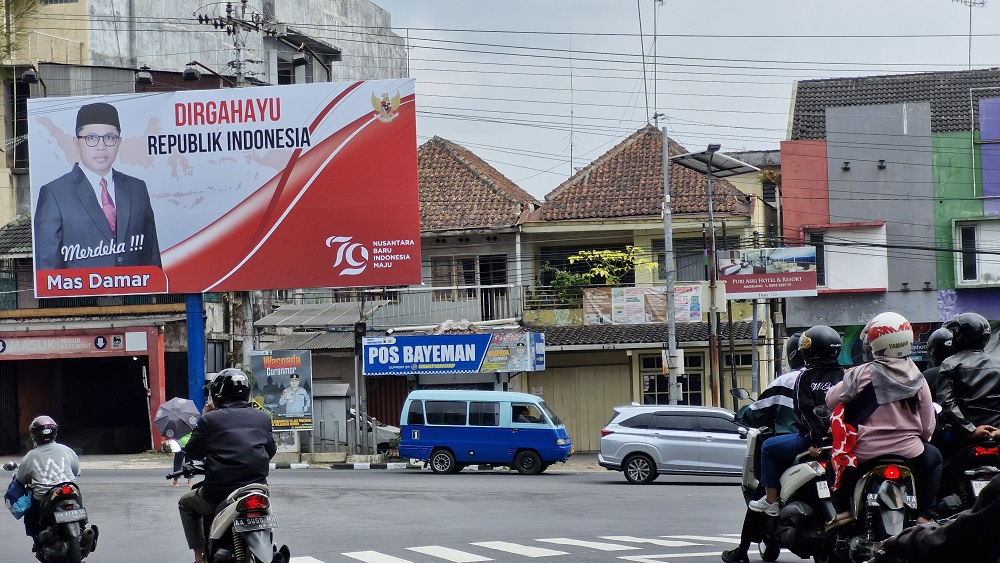 Baliho dengan foto Mas Damar di Simpang Bayeman, Kota Magelang.