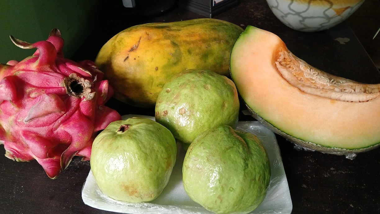 Buah-buahan memiliki kandungan vitamin yang sangat bagus untuk kesehatan kulit.