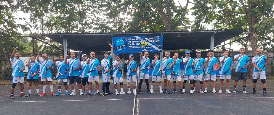 Pertandingan Tennis Senior Club dalam rangka HUT RI ke 79 dan HUT klub tersebut ke-14 di lapangan Biru DPUPR Temanggung, Sabtu (3/8/2024).
