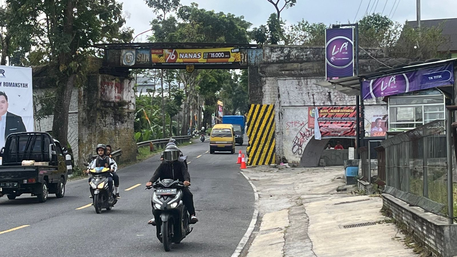 Jembatan rel kereta api di Kecamatan Selomerto sebelum dibongkar oleh Disperkimhub. Wacana reaktivasi jalur kereta api Wonosobo-Purwokerto muncul.