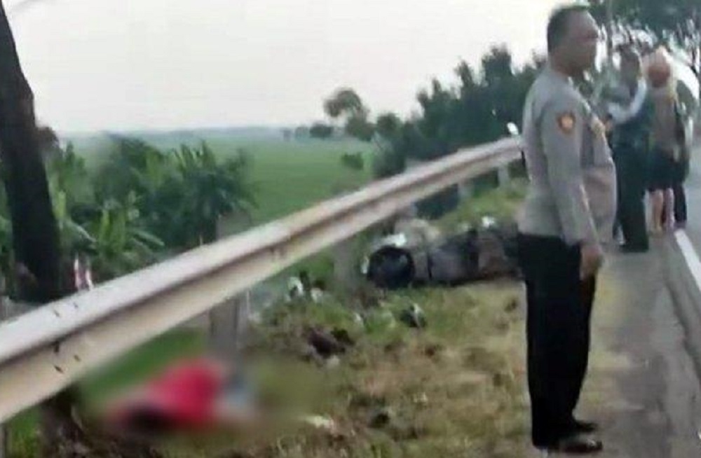 Dramatis, Tabrak Pembatas Jalan di Arteri Weleri Kendal, Dua Pengendara Motor Tewas Tertelungkup di Tepi Jalan