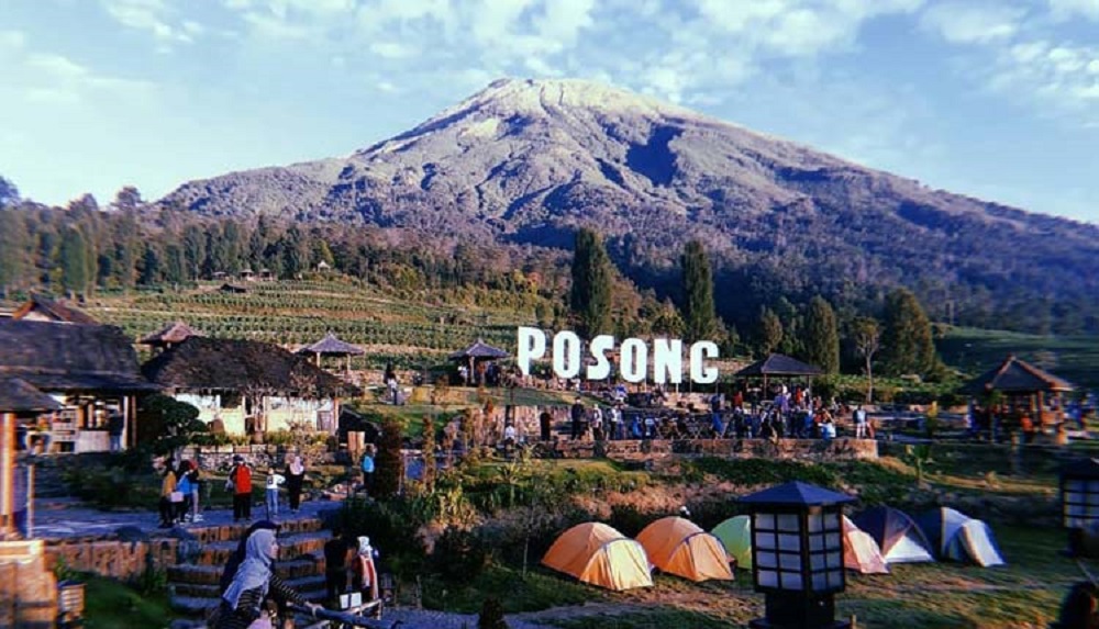 Wisata Alam Posong sendiri lokasinya berada di Desa Tlahab, Kecamatan Kledung, Kabupaten Temanggung.