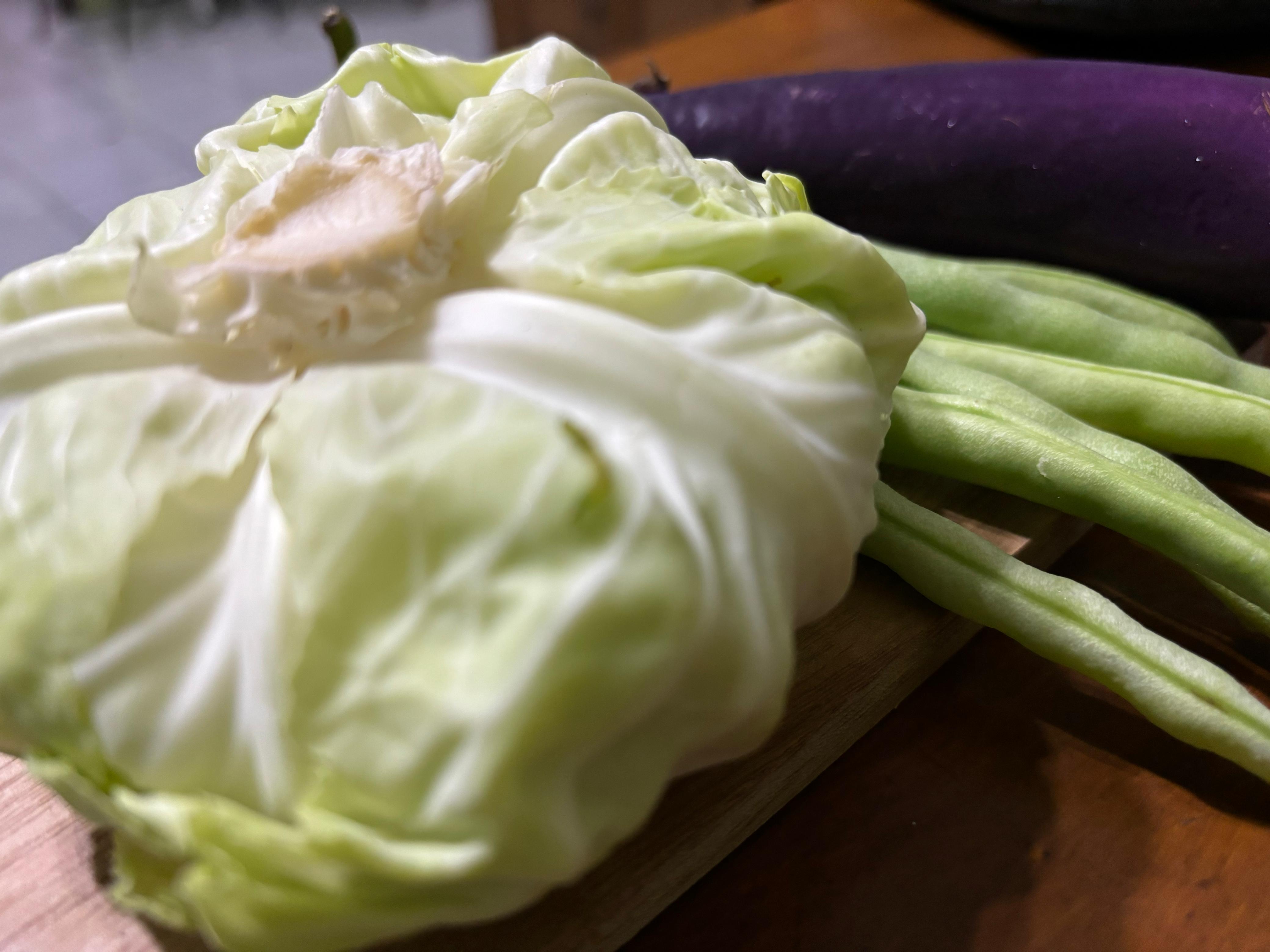 Agar aman bagi penderita asam lambung, sayur kubis dapat dimasak terlebih dulu. Kubis mentah bisa memicu asam lambung naik.