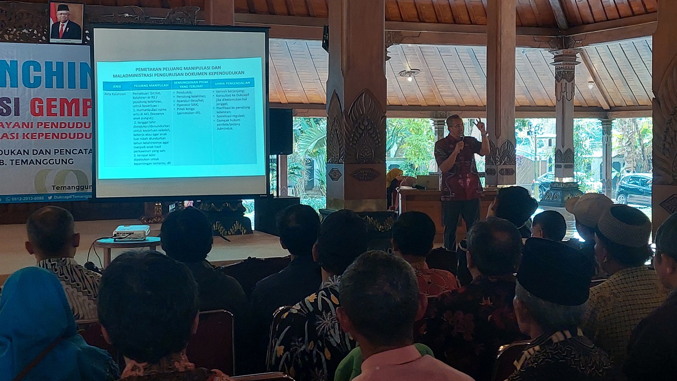 Kepala Dindukcapil Kabupaten Temanggung Bagus Pinuntun dalam peluncuran Gerakan Melayani Penduduk Rentan Administrasi Kependudukan di Pendopo Pengayoman, Kamis (8/8/2024).