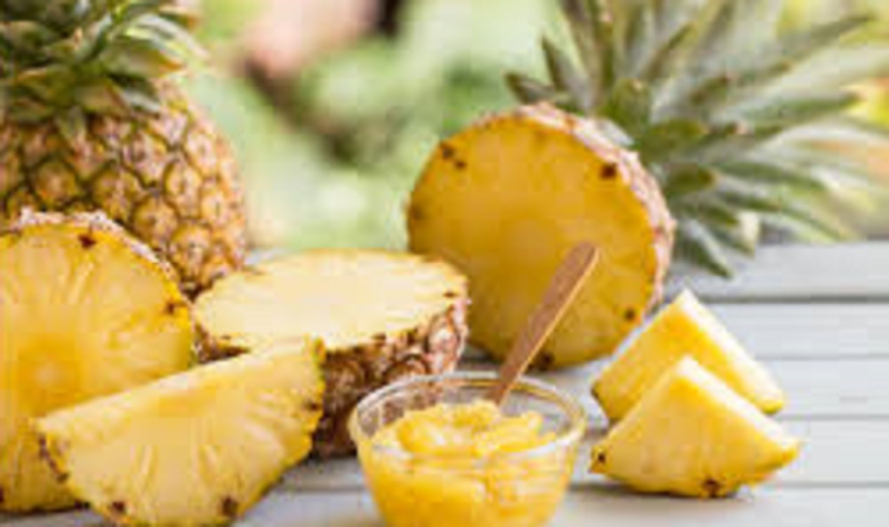 Salah satu kandungan nutrisi yang terdapat pada nanas adalah Bromelain, yaitu enzim yang bisa menurunkan kadar kolesterol.