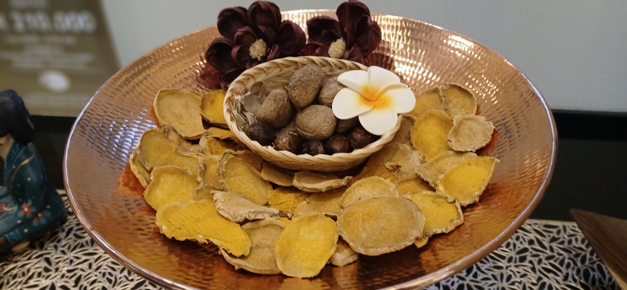 Temulawak salah satu obat herbal yang bermanfaat untuk menjaga kesehatan dan fungsi hati.